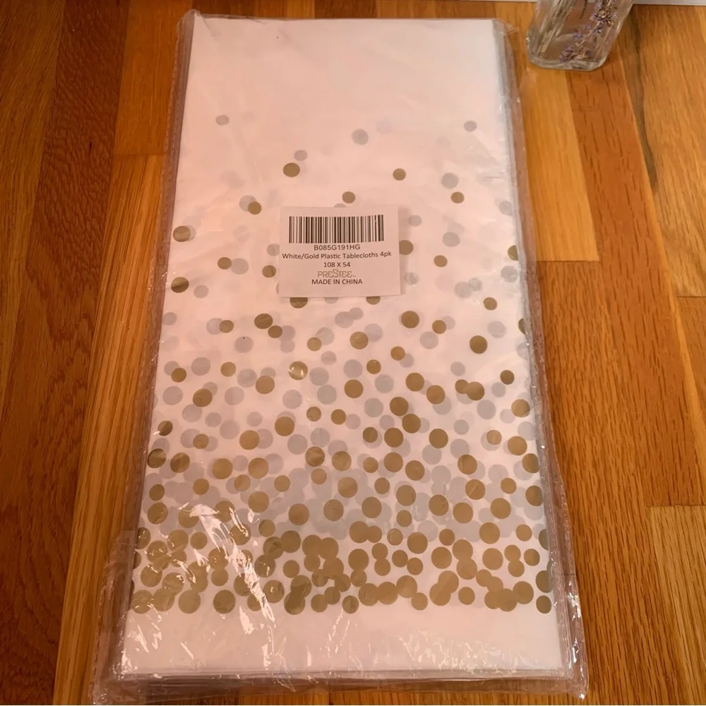 NEW 4 Pack of Tablecloths White with Gold Polka Dots for Party or Wedding